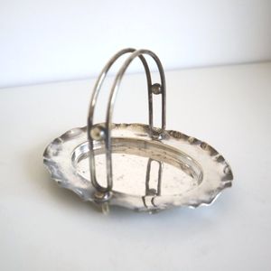 Vintage Silver Plated Trinket/Serving Tray with Handle and Scalloped Edg…